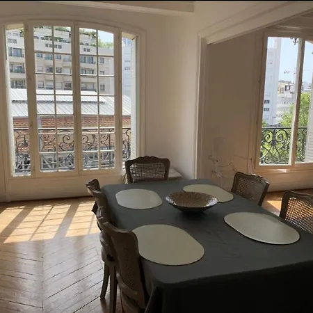 Apartment Typiquement Parisien Paris